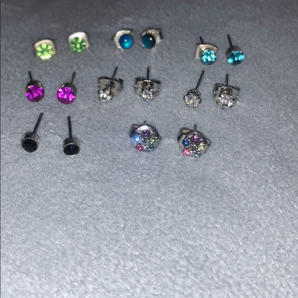 Stud earring set of 8 - Picture 1 of 8